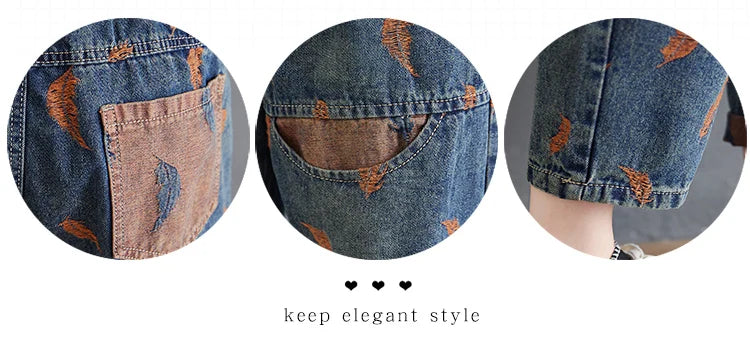 Jean femme style printemps, broderie plumes, contraste de couleurs, coupe ample, poches à cordon, taille élastique, pantalon en denim.